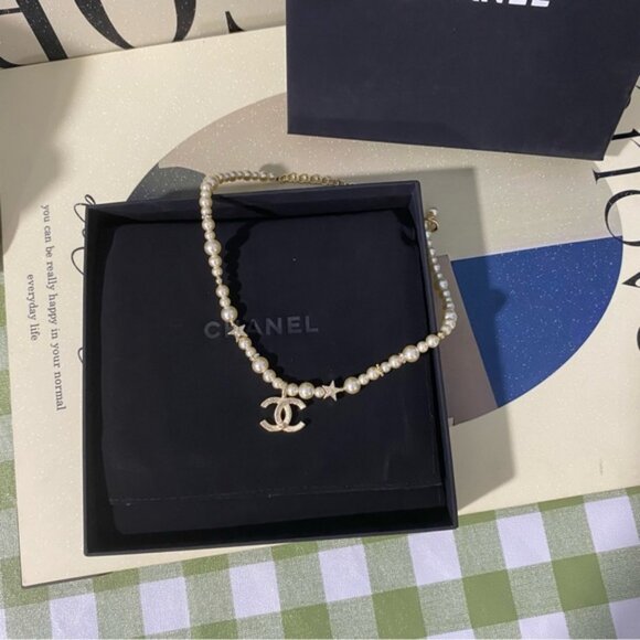 Timeless Pearl & Crystal Jewelry Piece with Interlocking C’s - Picture 5 of 6